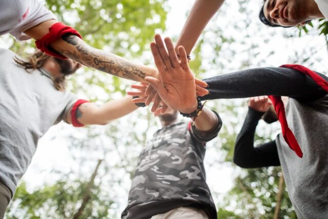 disfruta de actividades en grupo en Aventuring